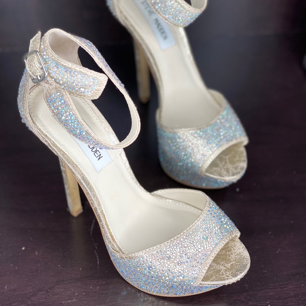 Steve Madden rhinestone, “Carrie” platform NEW